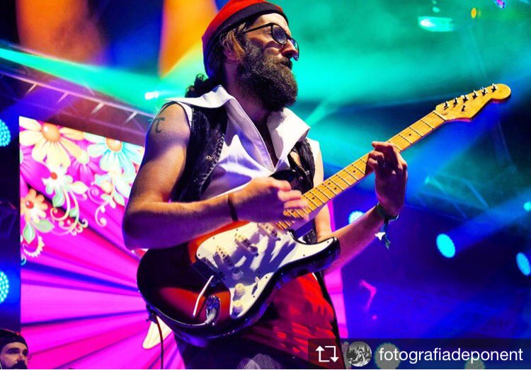 Lamentem comunicar-vos que aquest migdia en Robert Riu 'Puça' ens ha deixat a causa d'un accident de trànsit.
Volem fer arribar el nostre més sentit condol a la família i amics.
No ens fem a la idea de que has marxat.
Sempre estaràs amb nosaltres.
Descansa en pau, Puça.