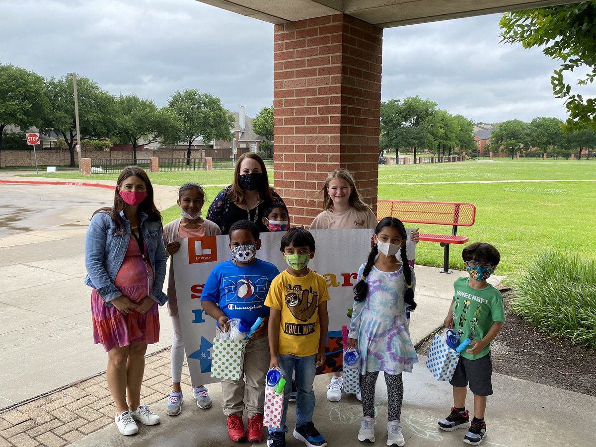 CISDESLBIL's tweet photo. In person and virtual learners celebrated for their imagine learning success. #VRE #CISDESLBIL #imaginelearning #ELnewcomersROCK @MButkovich_ESL @amarshallesl https://t.co/BtgIPkKwW0