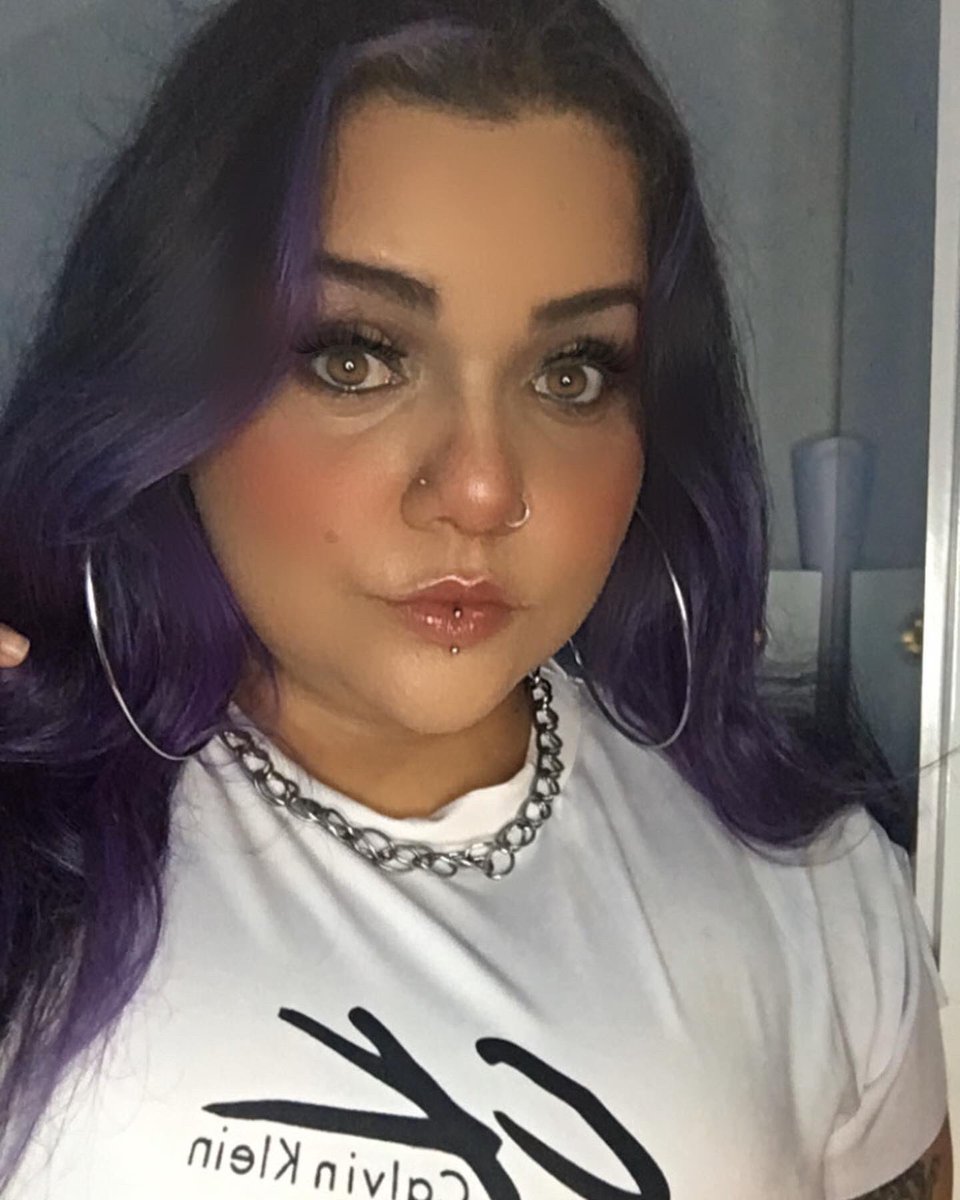 caroljesuino's tweet photo. Bb linda 💜✨
#grilfronrio #cabelocolorido #makeplayboy #seguesigodevolta https://t.co/MFcjSXxDhJ
