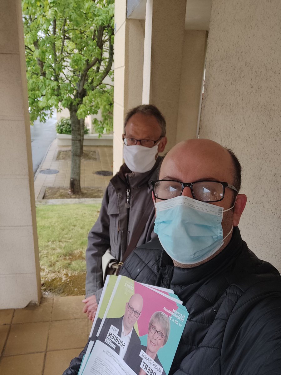 jeffsoubien's tweet photo. Une journée en campagne, diffusion dans votre boîte à lettre 📬 de notre document de campagne.
Nous parcourons le canton de Caen2 a votre rencontre !
#proximite #Calvados #Caen2 #departementales2021 https://t.co/wp3AYQ26dX