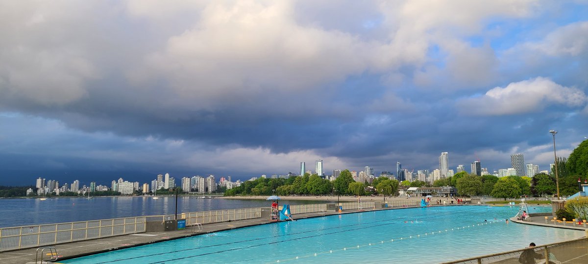 howyougo's tweet photo. Sunday sunset... local paradise!
#sunset #Sunday #vancouver #BCStorm #kitspool #westcoast #StormHour #localparadise #ohthatview #clouds #LongWeekend #ShareYourWeather https://t.co/yrQnu8OotC