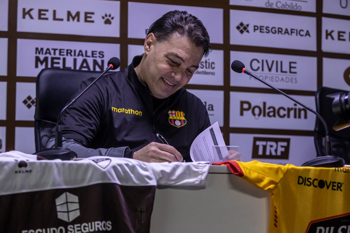 BarcelonaSC's tweet photo. ¡Convenio interinstitucional! 🇪🇨🤝🇦🇷
Barcelona SC firmó un acuerdo con el @caplatense para la cesión de jugadores, eventos y amistosos ⚽️
🗞️ https://t.co/A1sbbxHTFZ https://t.co/zXd1Mpid7o
