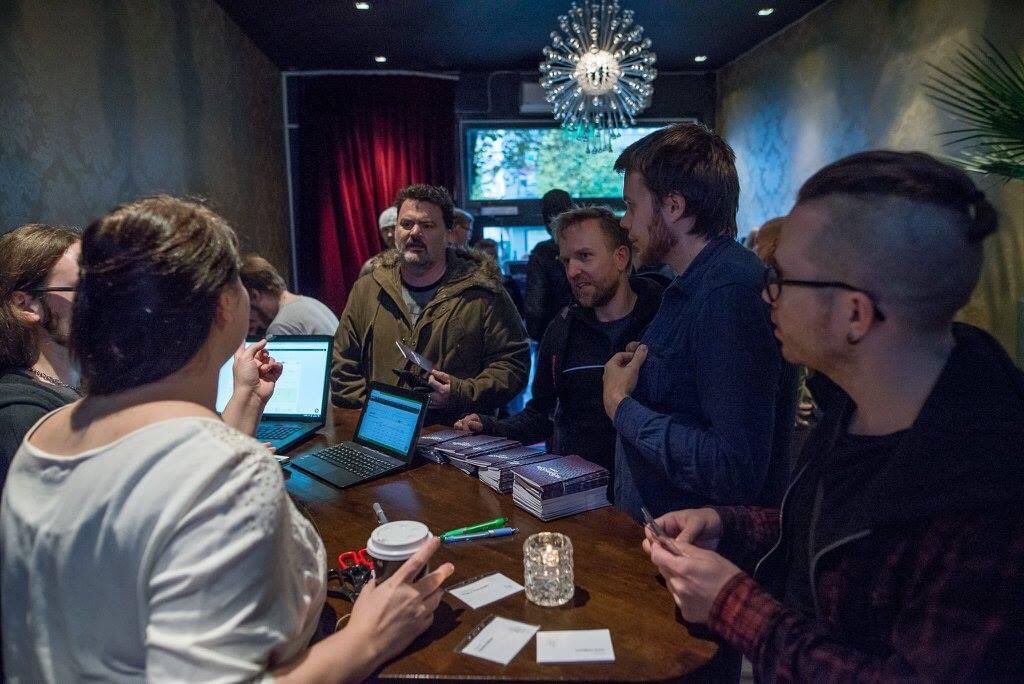 This is one of my favorite pictures from <a href="/konsollbergen/">Konsoll.org</a> . <a href="/TimOfLegend/">TimOfLegend</a> is like «hey, this looks like a cool event, can I come in?!» and <a href="/SylviaDuerr/">Sylvia Duerr</a> is like «not without a ticket !» and <a href="/sphair/">Kenneth</a> is like «but he’s my friend, he HAS to come in with me!» + charming wink #konsoll16