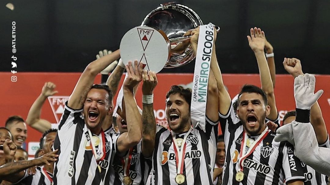 SportsCenterBR's tweet image. RT EXCLUSIVO PRA QUEM LEVANTOU TAÇA NO FIM DE SEMANA!

Segue o 🧶 com alguns campeões estaduais: 

Rio de Janeiro - @Flamengo 
São Paulo - @SaoPauloFC 
Minas Gerais - @Atletico 
Rio Grande do Sul - @Gremio