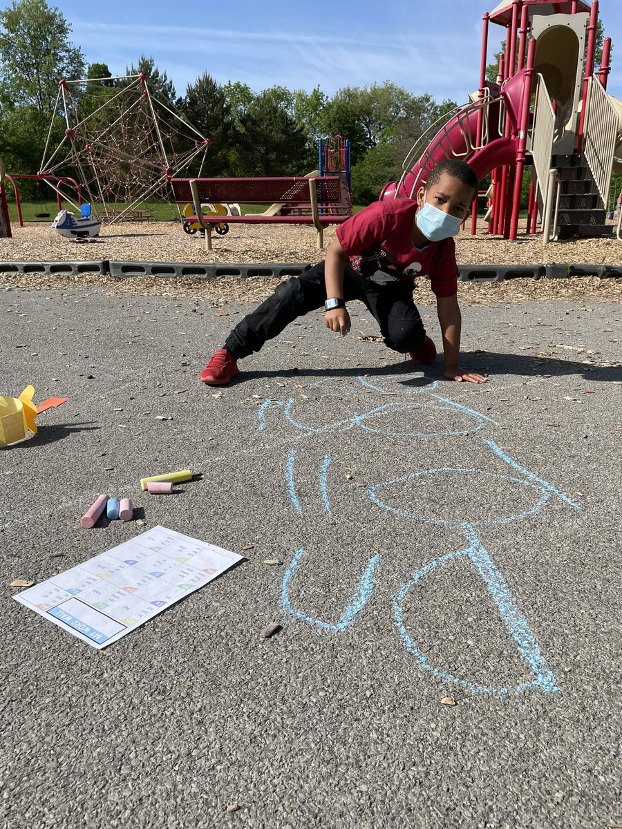 JamieAbare's tweet photo. ABC countdown.. C is for Chalk AND chicks!! Happy Hatch Day! @GlencliffEagles https://t.co/5mbocbGNOT