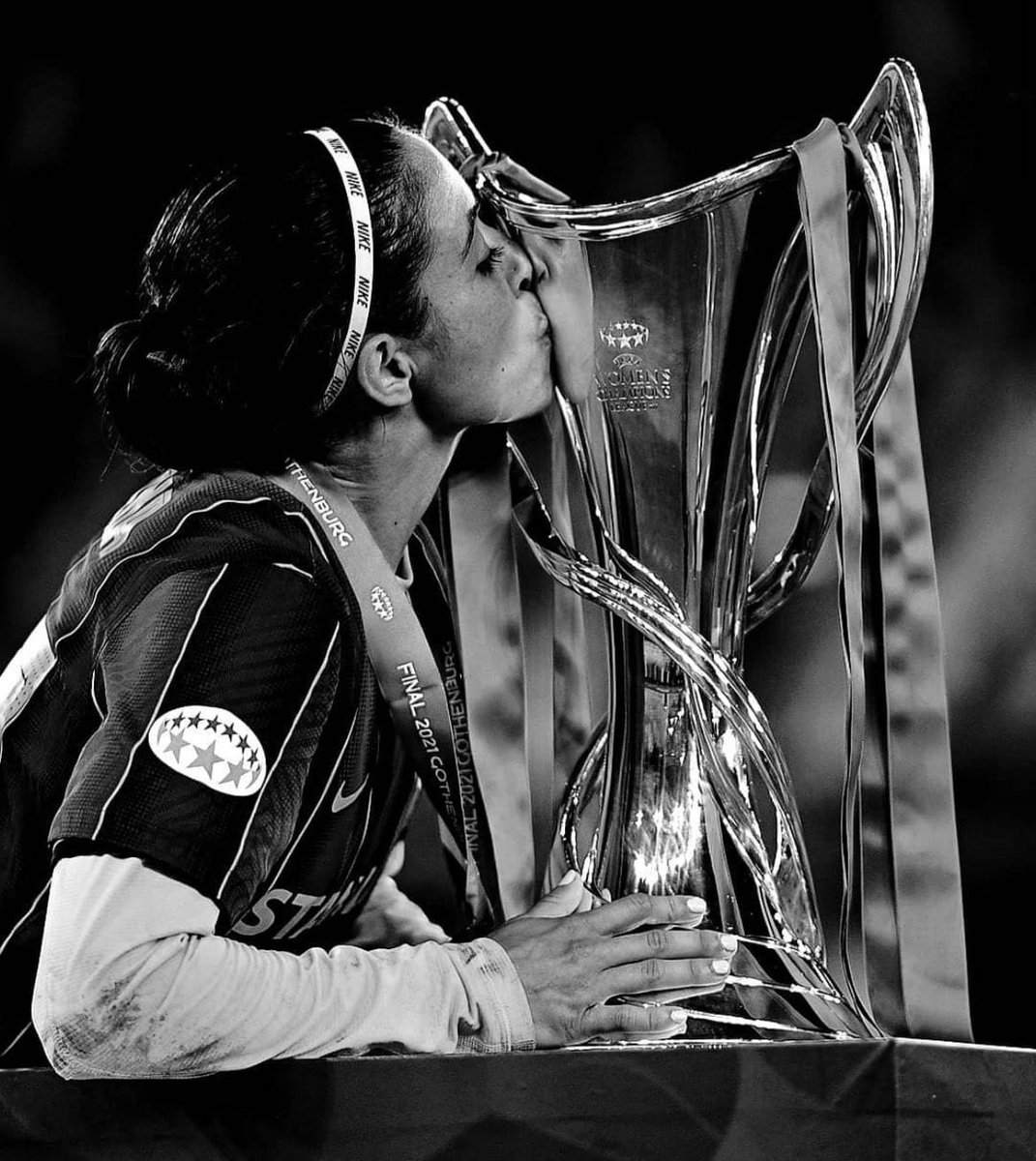 bordegassos's tweet image. Moltes gràcies @AitanaBonmati  per aquest obsequi per a la colla! Tens les portes del local obertes sempre que vulguis! Felicitats a tot l'equip del @FCBfemeni per aquesta temporada increïble! #SomBordegassos #ForçaBarça