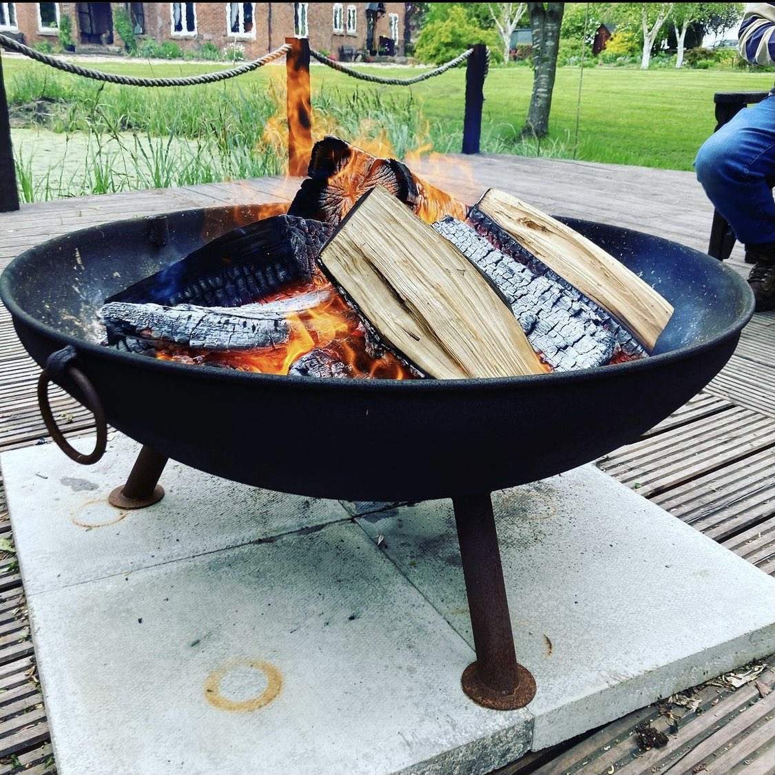 fireoftheday's tweet photo. There’s no better surprise then the waiter asking “Does the outdoor area with a fire pit work?” Show off your fire @FireOfTheDay #FireOfTheDay for a chance to be featured!              📸: @redhouse_farm_waddingworth #FirePit #OutdoorDining #GoodEats #TripAdvisor #Summer https://t.co/A6AflGKGOp