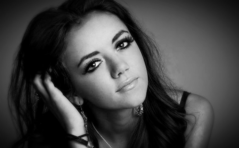 NotYerAvgChick's tweet photo. .@LydiaLucy fans check out my @StarryMag exclusive interview with the #singersongwriter about latest track #TheGame at https://t.co/BSNCay2dyP! We also chat songwriting, her time on #TheVoiceUK, dream collab and more! #popmusic https://t.co/948aXvmnHH