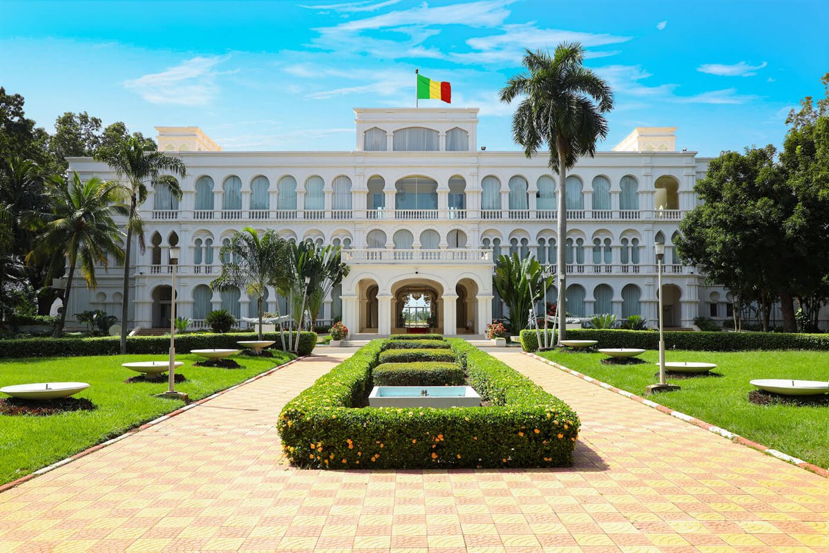 StudioTamani's tweet photo. 🔴 Urgent
#Mali Le Président de la #transition, le Premier ministre et le secrétaire général de la présidence sont en ce moment à #Kati. Ils y ont été conduits par des éléments des forces armées maliennes. L'information est confirmée par des responsables de la Primature. https://t.co/eo10KAd7U2