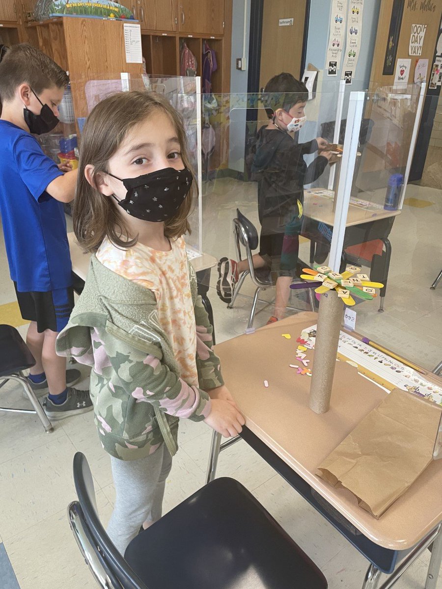 perlesmagnet's tweet photo. Kindergarten Engineering Challenge.  After reading "Chicka Chicka Boom Boom" in STEAM students built coconut trees that can hold at least 10 letters of the alphabet.  #STEAM #balance #engineering https://t.co/NRhhA7NNdK