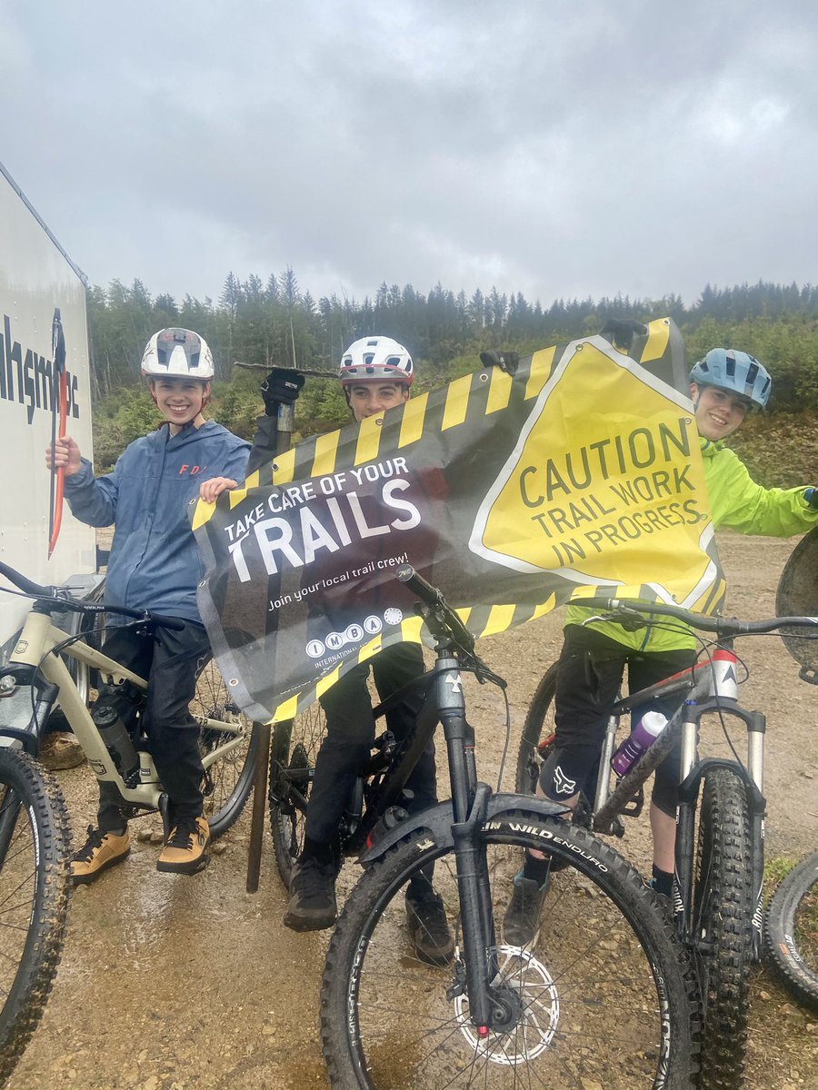ahsmtbc's tweet photo. Steady progress in the smirr. #TCoyT #nodignoride #outsideisfree @IMBA_Europe @NAGreenHealth https://t.co/LFyLknh3Gr