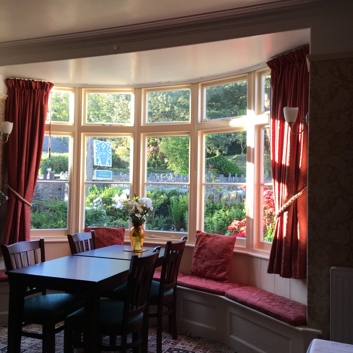 How lovely to see the evening sun in our dining room ⁦@LyntonLynmouth⁩ ⁦<a href="/woody_bay/">Lynton & Barnstaple</a>⁩ ⁦<a href="/visitexmoor/">Visit Exmoor</a>⁩ #devon #staycation #holidays