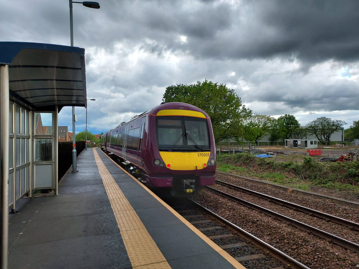 distinctrider's tweet photo. Ooooh!!! Aubergine EMR train on the way home this evening!!!! ๐
Now working on the Castle / Ivanhoe Lines between Lincoln and Leicester.
Complete with West Midlands green seats. ๐๐
@DispatcherStour #NewTrains #Turbostars https://t.co/OQHRu8AOs8