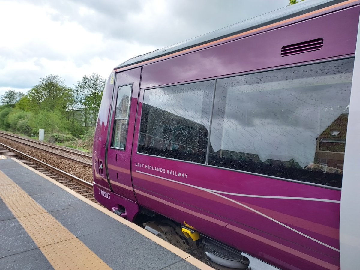 distinctrider's tweet photo. Ooooh!!! Aubergine EMR train on the way home this evening!!!! ๐
Now working on the Castle / Ivanhoe Lines between Lincoln and Leicester.
Complete with West Midlands green seats. ๐๐
@DispatcherStour #NewTrains #Turbostars https://t.co/OQHRu8AOs8