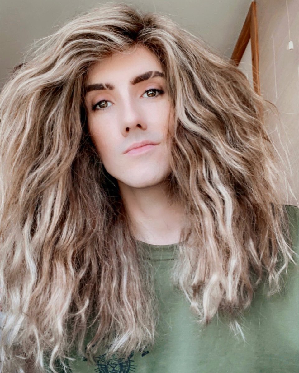 So this is what happens when u sleep on wet hair 😂 good 2 know lol I’m officially becoming a jungle boy 😂 #longhair #menslonghair #boyswithlonghair #gay