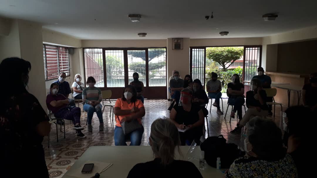 asudgm's tweet photo. @HidroCapital2 vecinos reunidos para denunciar y exigir, ante la crisis de suministro de agua @laregionweb @laregionweb @diariolachayota @ReporteYa  cortesía fotgfca Lc. Iraima Calabres  comunicadora Social de nuestra comunidad https://t.co/Tk4Bw1SPvj