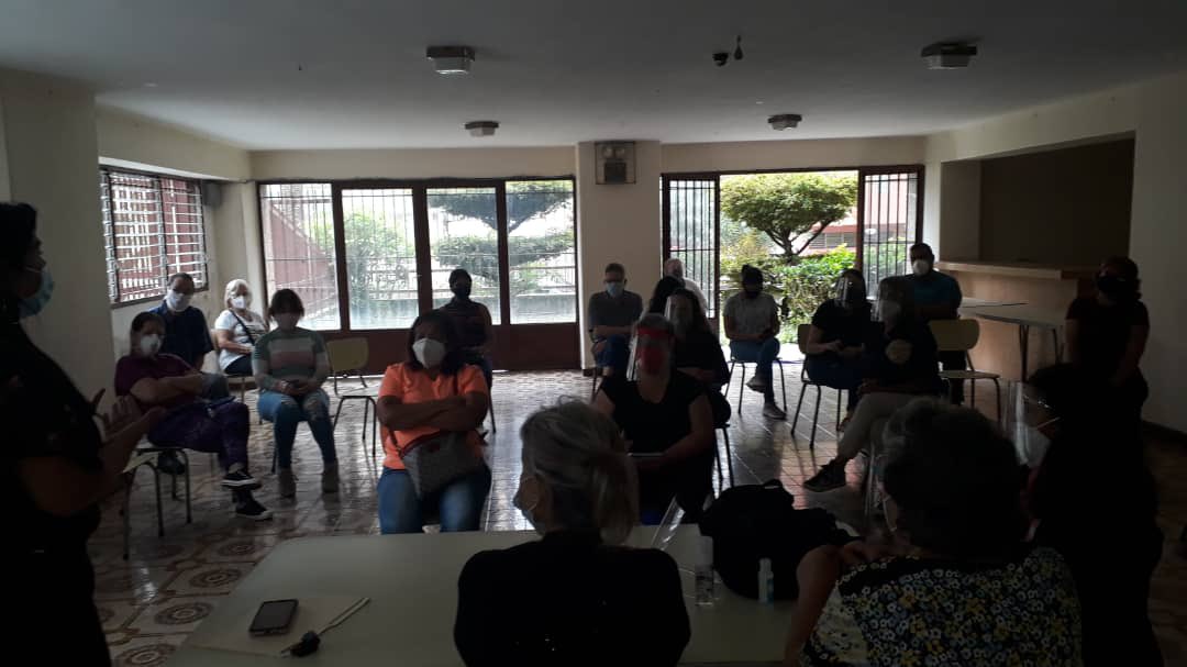 asudgm's tweet photo. @HidroCapital2 vecinos reunidos para denunciar y exigir, ante la crisis de suministro de agua @laregionweb @laregionweb @diariolachayota @ReporteYa  cortesía fotgfca Lc. Iraima Calabres  comunicadora Social de nuestra comunidad https://t.co/Tk4Bw1SPvj