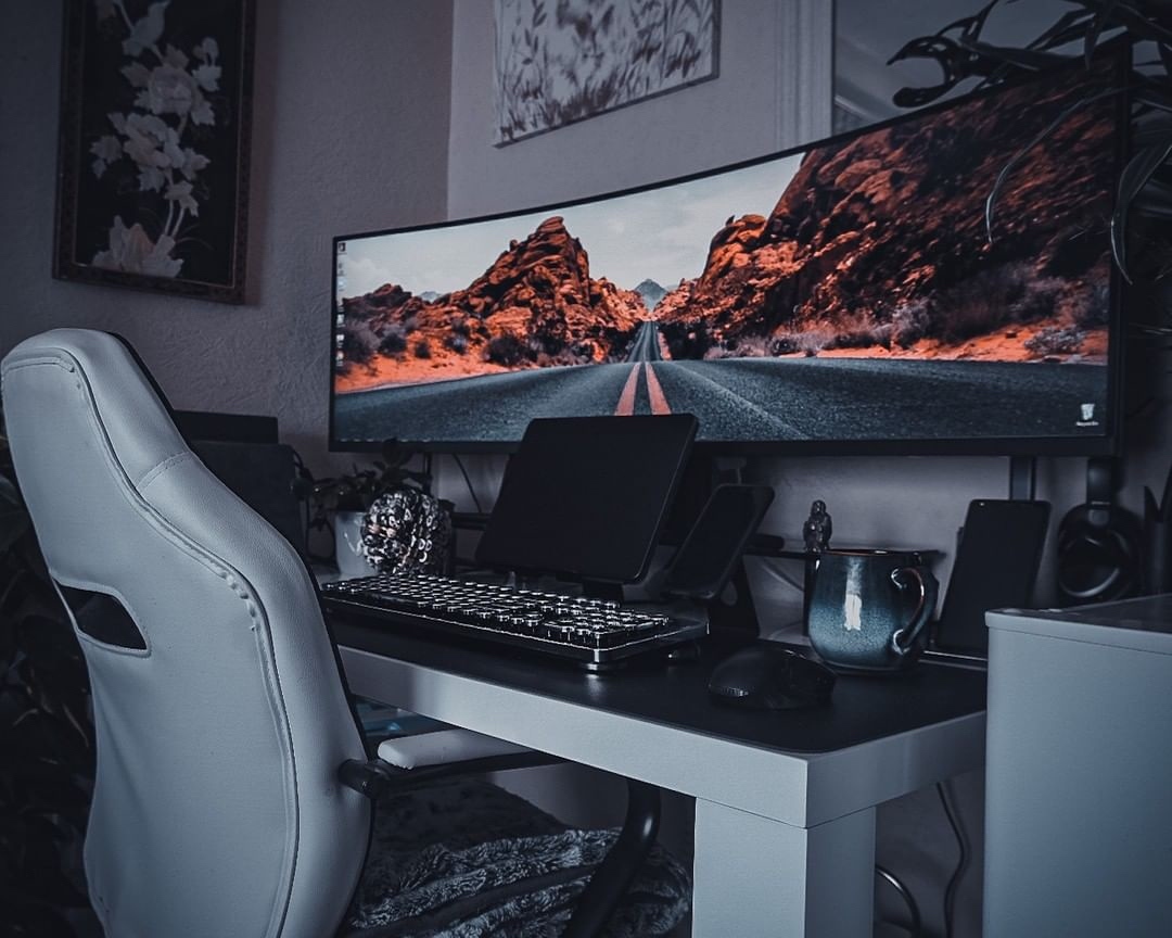 geek33rdot's tweet photo. Check This great space  🖥, hope inspire your workspace, follow for daily setup inspiration. 
.
📸Insane Setup by: @itsterrijoanne
.
Check my Spotify playlist for work and code (link in the bio)
.

#geek33rd #escritoriosmodernos

https://t.co/iZdnKVlM7E https://t.co/hcwHDYIL72