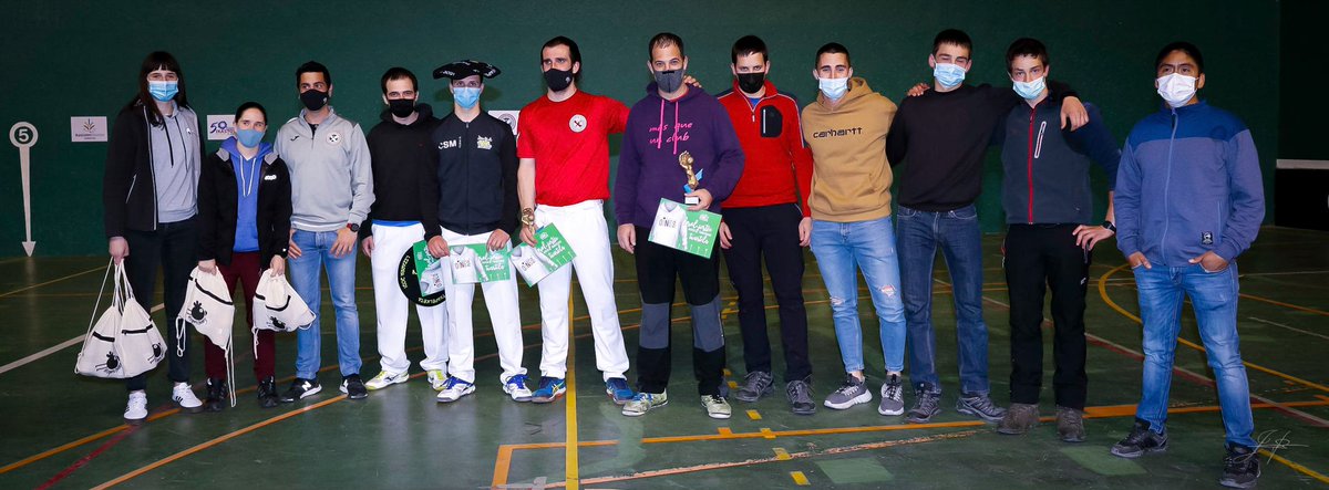 ÉXITO DEL TORNEO DE PELOTA DEL CUATRO Y MEDIO 'NAFARROA OINEZ' dlvr.it/S0KdqT