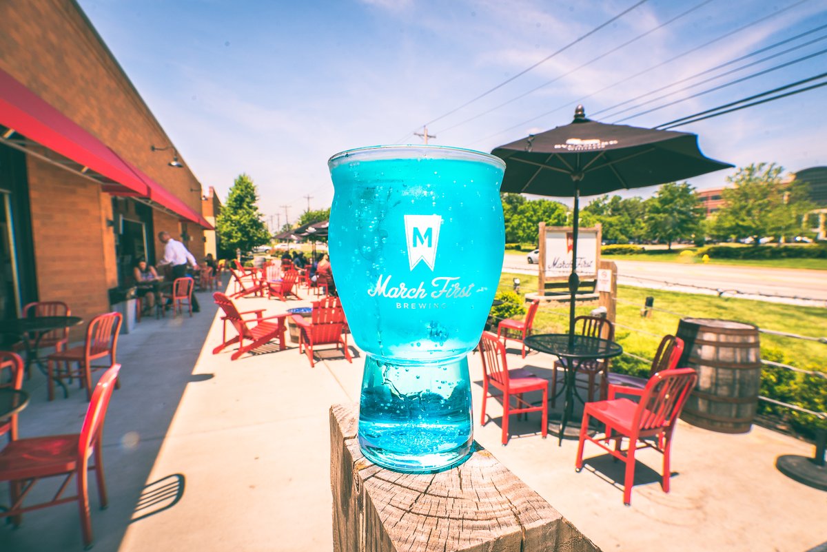 marchfirstbrew's tweet photo. It sounds like a cold seltzer, beer, or cocktail on the patio kinda day. Got a case of the Mondays? Get over here! #M1Brew #cincinnati https://t.co/RLd22149Iv