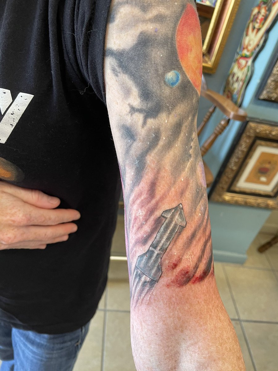 LiftoffLibation's tweet photo. Tattoos all finished! @elonmusk @jessica_kirsh #starbasetomars #SpaceX https://t.co/gYJwx5xVRy