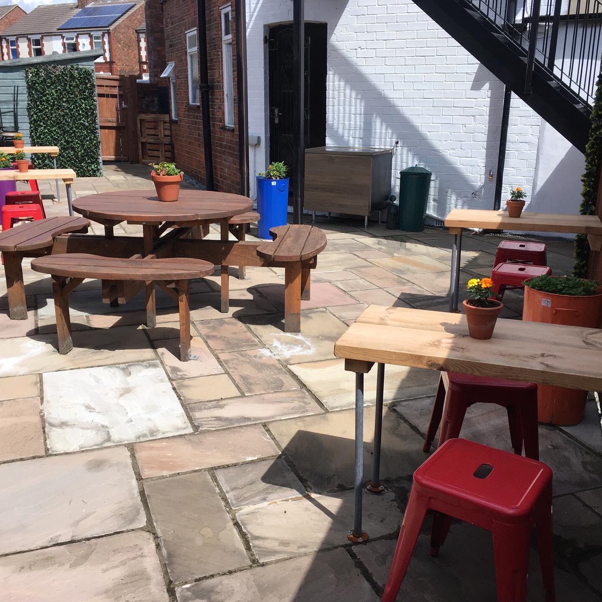 🌤🌤Lots of outdoor seating!🌤🌤
#freshairandsunshine #StaySafe #cottingham #eastridingofyorkshire #eastyorkshire #hull
