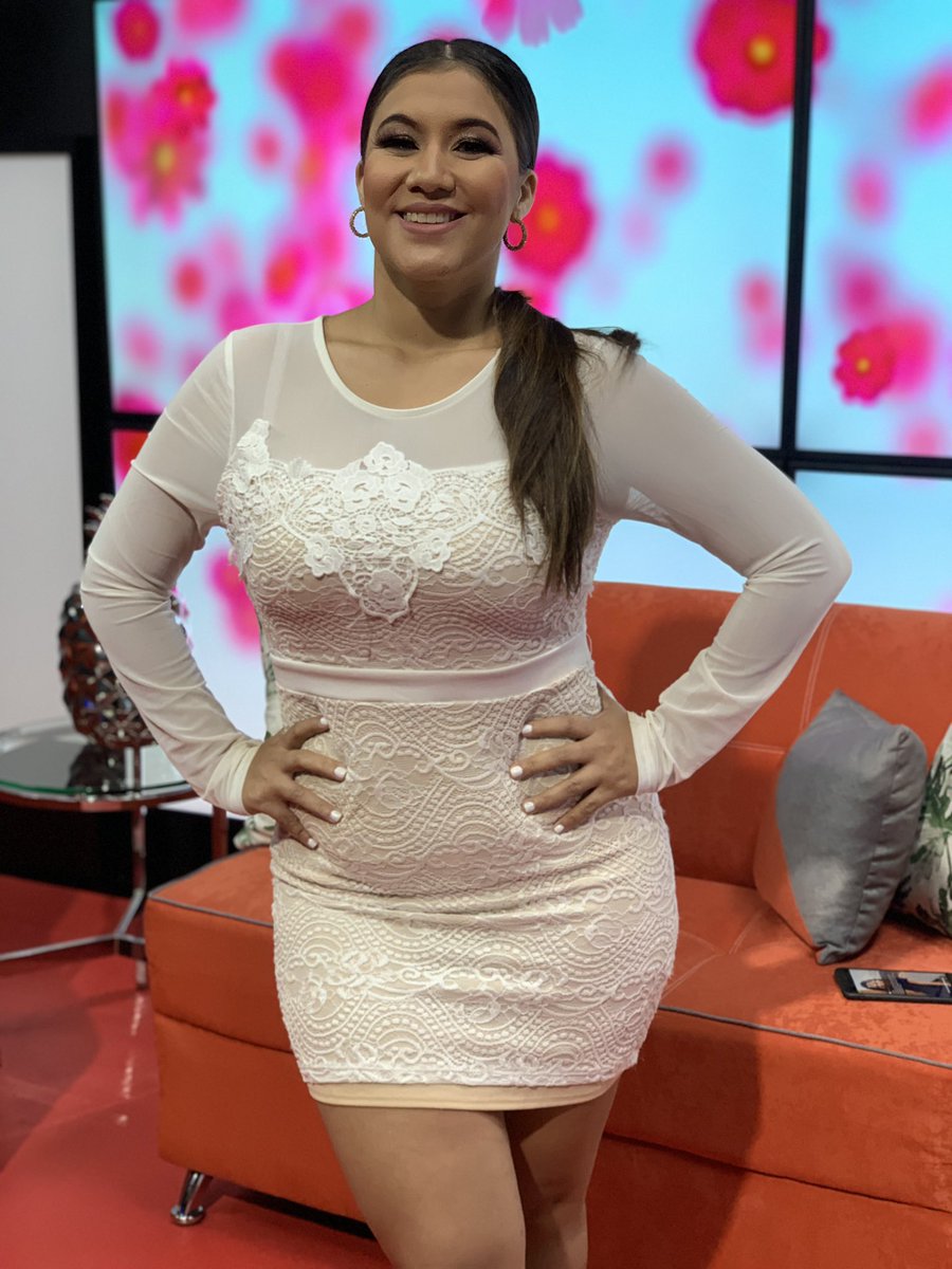 tele1sv's tweet photo. Feliz lunes les desea @titilazo https://t.co/mgQPh8Kjt2