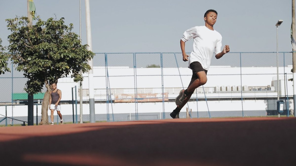 A Vila Olímpica de São João de Meriti realizou na última sexta-feira (21) a primeira seletiva para a equipe de atletismo. Jovens a partir de 12 anos foram avaliados por meio de testes físicos. O intuito é montar um time forte e preparado para as futuras competições.