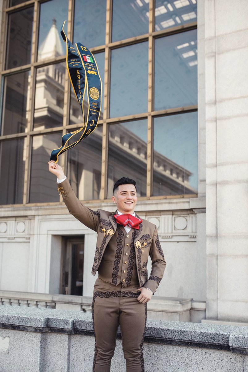 Papichulohhhhh's tweet photo. This Latino from South East LA officially graduated from the #1 public university in the world with two degrees in English and Political Science!

These degrees are for my mom, friends, sisters, and chosen family who were with me every step of the way! We did it! @UCBerkeley 🐻💛 https://t.co/mHCcjNCY0u