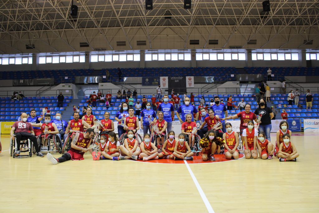 UCAMMurcia's tweet photo. 😍🏀 El equipo #Benjamin femenino también participó en la #FinalFourBSR saliendo a jugar en los descansos de los partidos.
👏🏻 Además, estuvieron en la grada animando al @UCAMMURCIABSR e hicieron la entrega del trofeo como equipo subcampeón.
❤️ #CanteraCAIXABANK https://t.co/9vKLoSAF3B