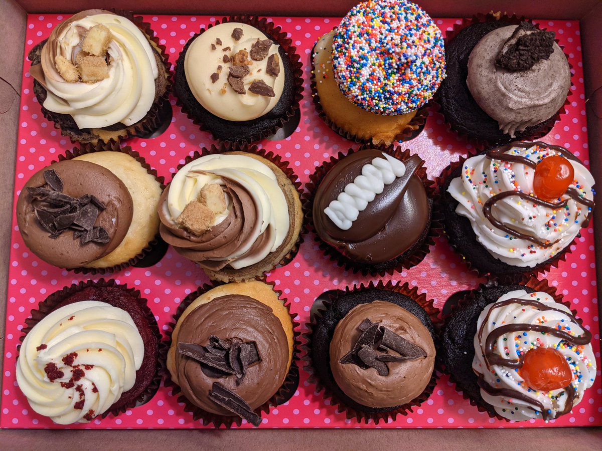 Doing graduation right with <a href="/Smallcakesop/">Smallcakes Cupcakery and Creamery</a>. #Classof2021 🎓