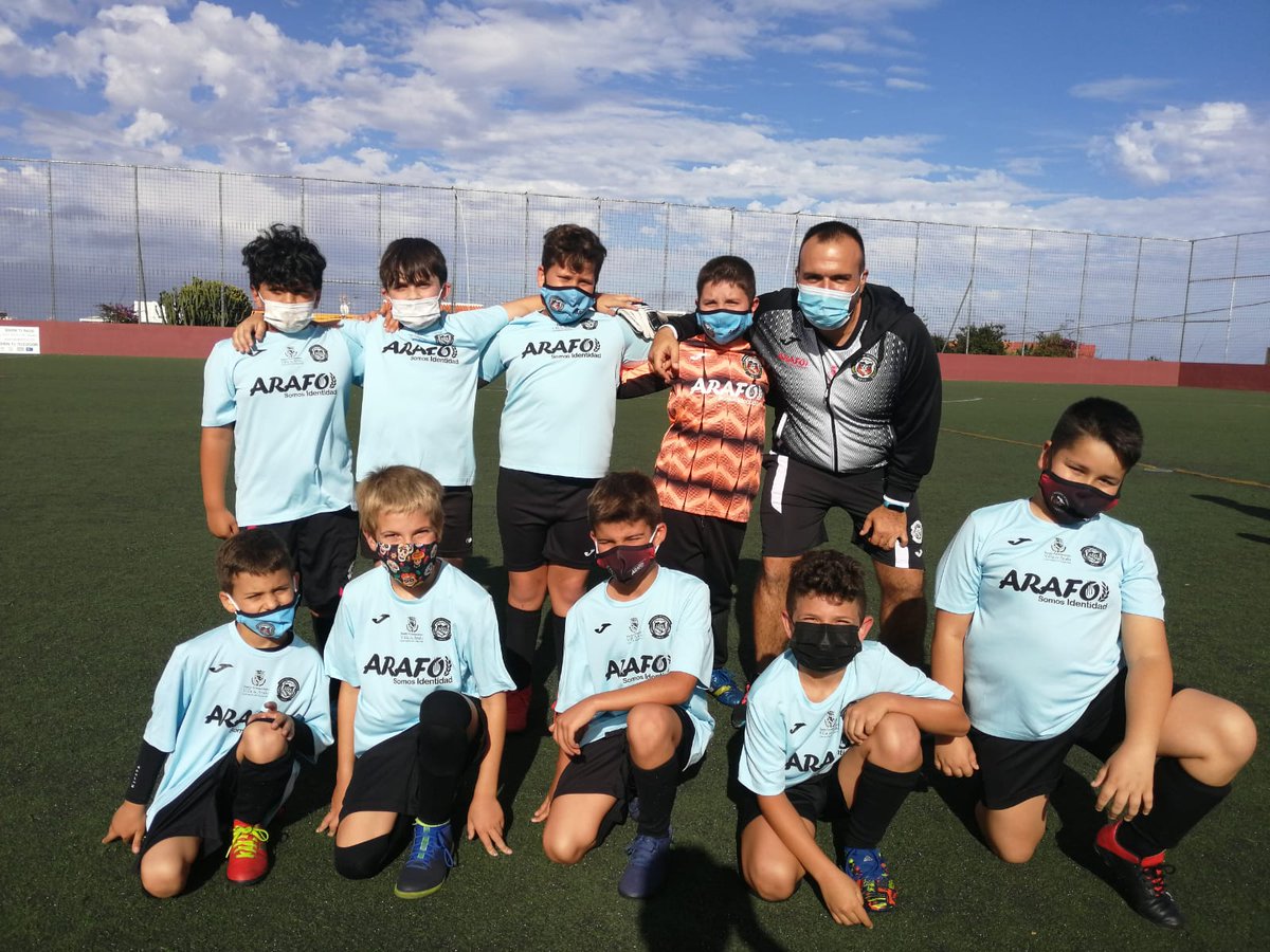 EArafero's tweet photo. Partidazo hoy en el 🏟️Blas Reyes, a la altura de la final de la Champions o de la Europa League, eh?? ☺️🤗♥️
Nuestros pequeños del Prebenjamín y del Benjamín de la #EFUniónArafoAux se enfrentaron en un duelo espectacular, dejando muestras de su calidad, diversión y aprendizaje.. https://t.co/ytrARwEGdv