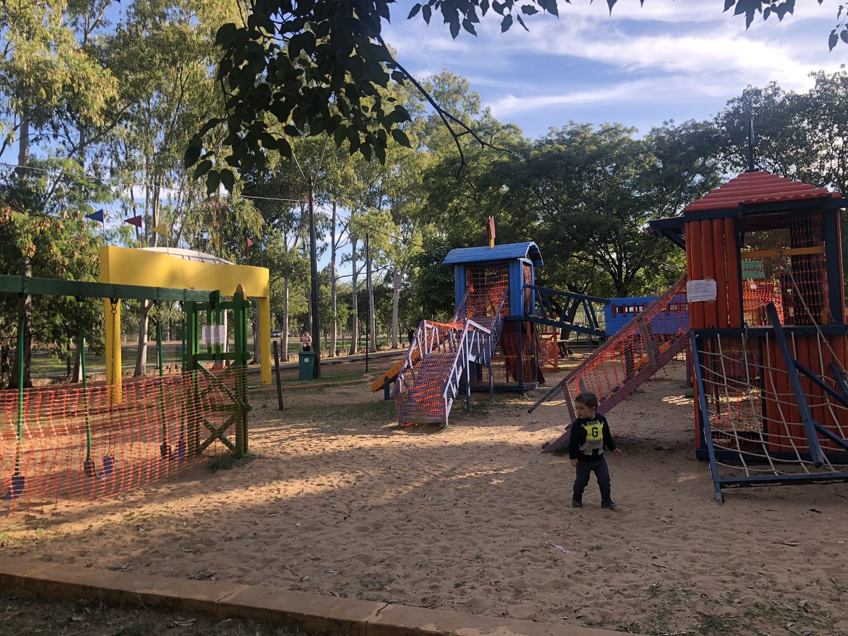 ximeduartefer's tweet photo. @msaludpy @MaritoAbdo @mopcparaguay 
En qué afecta qué los niños jueguen? Ya nos quitaron absolutamente todo. Infelices de mierda. https://t.co/jQdXXs5Qik