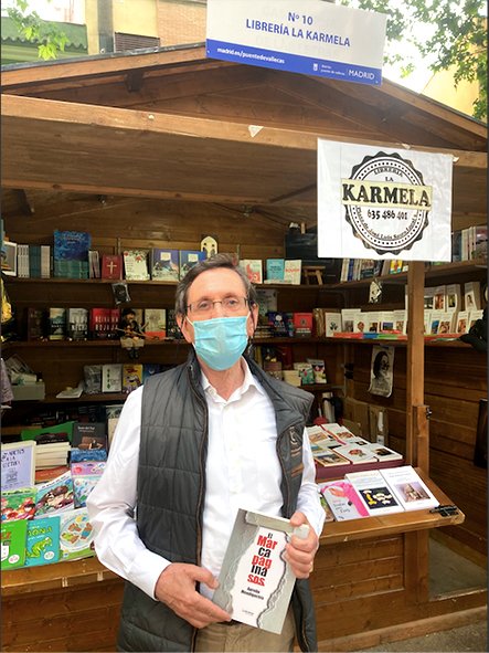 AurelioMendi's tweet photo. Firmar libros ha sido una experiencia muy interesante y divertida, vivieron unos cuantos antiguos alumnos, empresarios y familiares
Para los que les hubiera gustado venir, he conseguido poder repetir la experiencia este miércoles día 26 desde las 18:00h hasta las 20:00h. https://t.co/SnaFbYqFF3