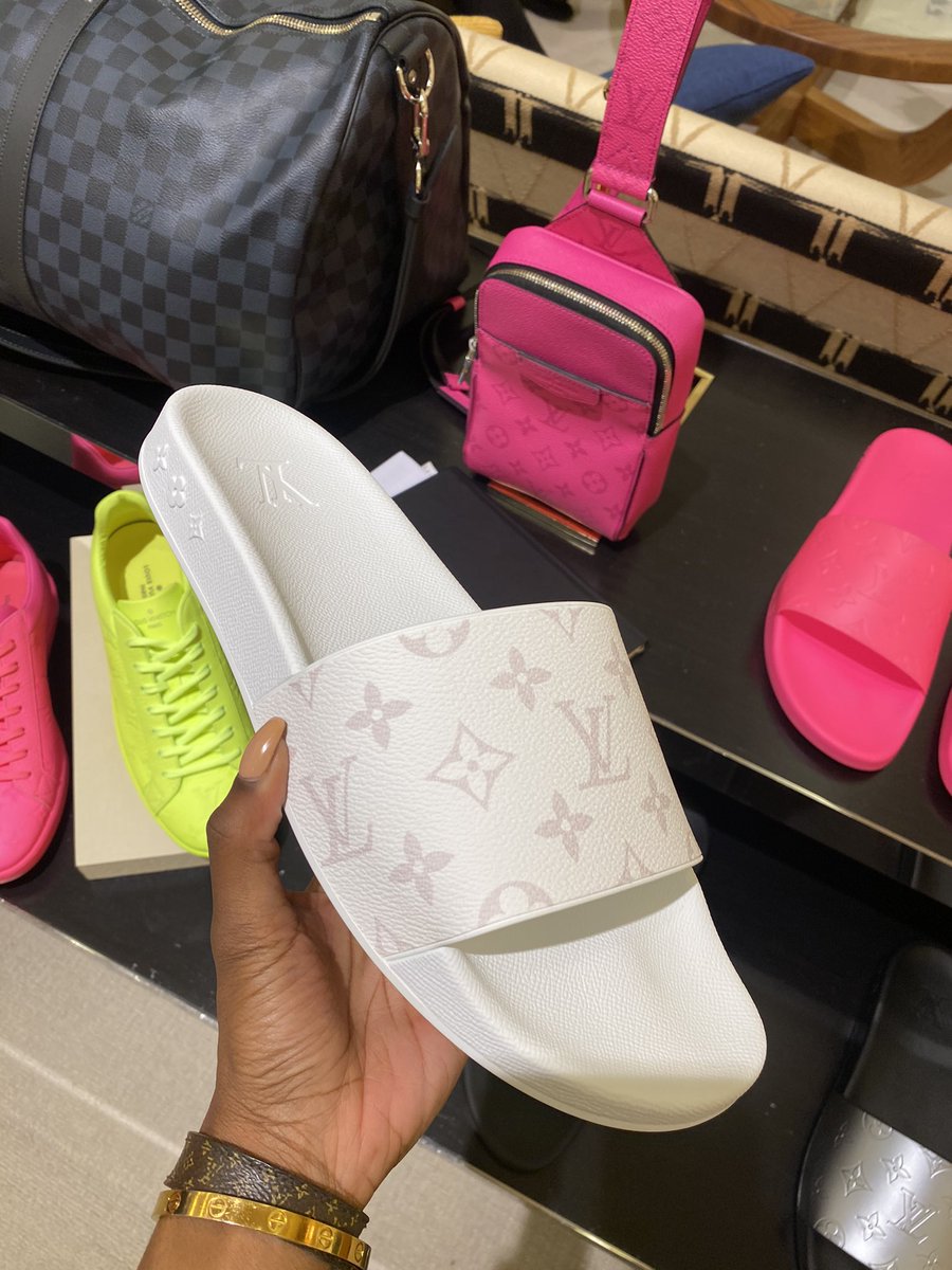 ShopSXN9's tweet photo. Are you ready for outside?? These slides are unisex &amp; come in various colors! DM us to purchase! 😍 https://t.co/KtWt1kDgEW