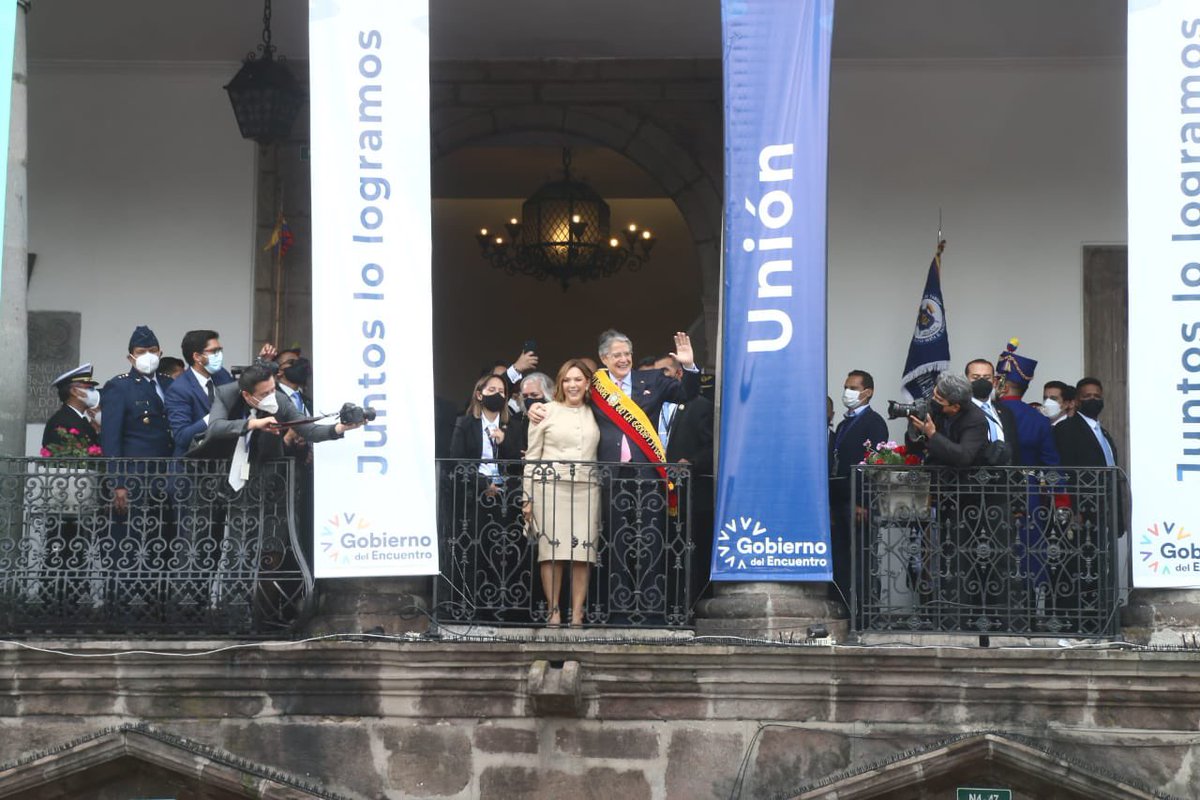 Tengo el corazón lleno de gratitud, cariño y compromiso. El Palacio de Carondelet siempre tendrá sus puertas abiertas para todos los ecuatorianos.

Lograremos el Ecuador que ustedes aspiran: un país con oportunidades y bienestar. 🇪🇨

#GobiernoDelEncuentro
#JuntosLoLogramos