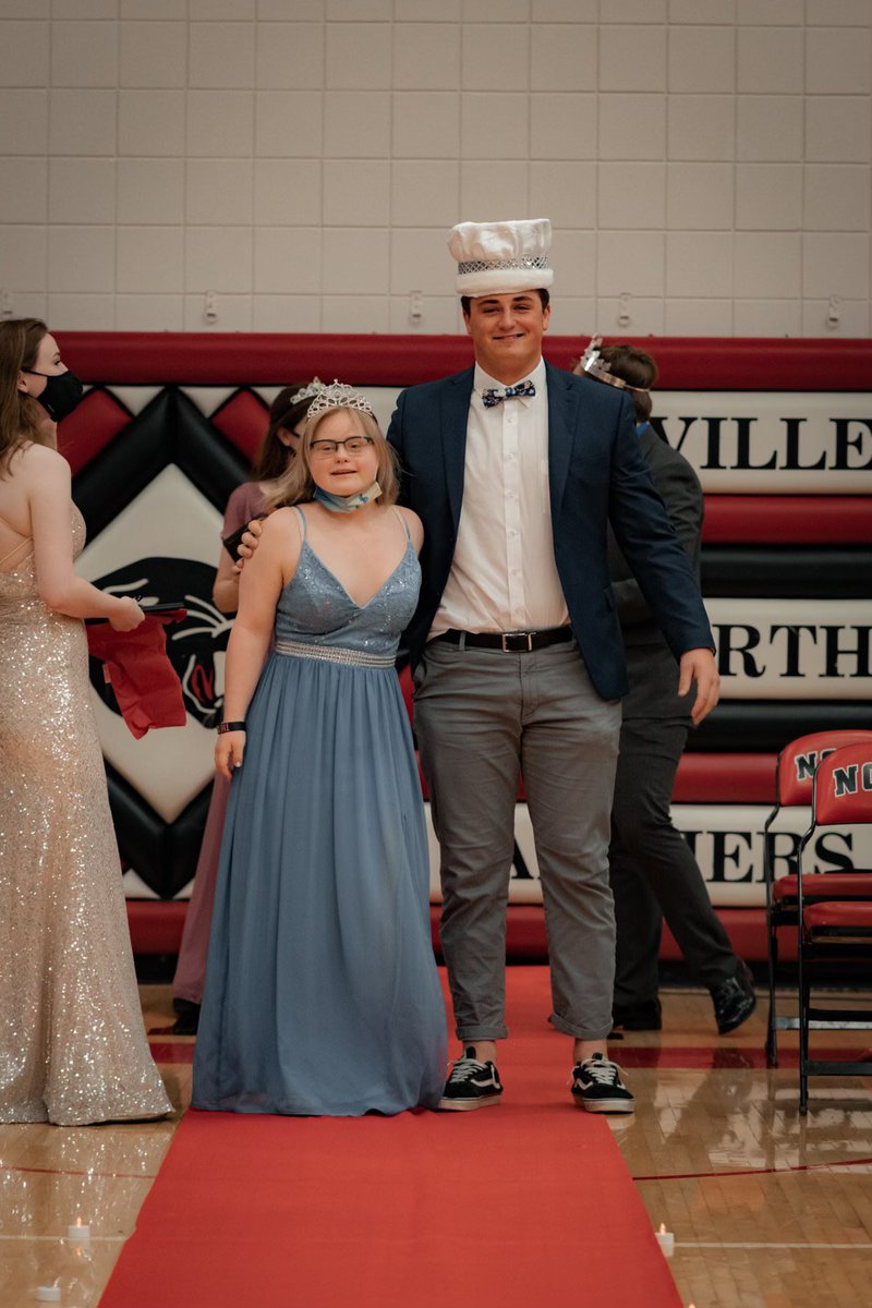 PrincipalBudde's tweet photo. Congratulations to Queen Helen, King Joey, Princess Olivia, Prince Ryan, and the full Homecoming court!! https://t.co/wqRnGm21uu
