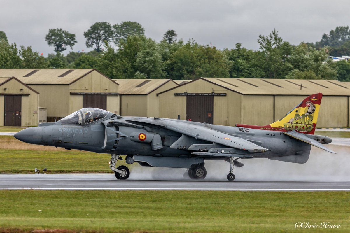cjh3051's tweet photo. Harrier Spray #avgeek #avporn #aviation #aviationphotography #aircraft #airshow #airtattoo #av8b #canonaviation #harrier #liveforthestory #megaplane #planespotting #photography #potn #RIAT19 #armadaespañola #sigmauk #sigmaphoto #teamcanon @BAESystemsAir https://t.co/83DEBMWCgh