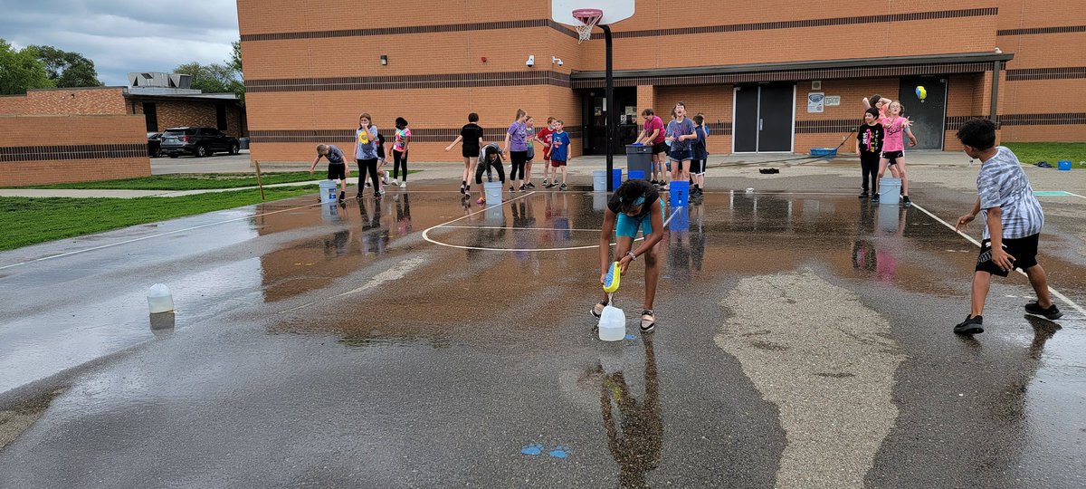 HeusnerTitle's tweet photo. More Play Day fun with 3-5! @HeusnerPride https://t.co/sY3k5RLob7