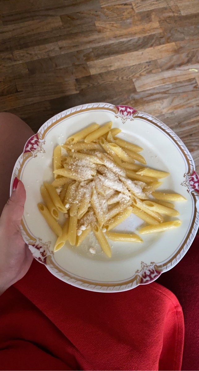 Luciaonearth's tweet photo. hey guys happy eat a bowl of Rigatoni pasta day!
I didn’t have any rigatoni but I cheated and had penne twice instead😛👍🏼🍝 #eatabowlofrigatoni #May24 #eatabowlofrigatonipasta #rigatoniday #rigatoni https://t.co/DNdeLWBygY