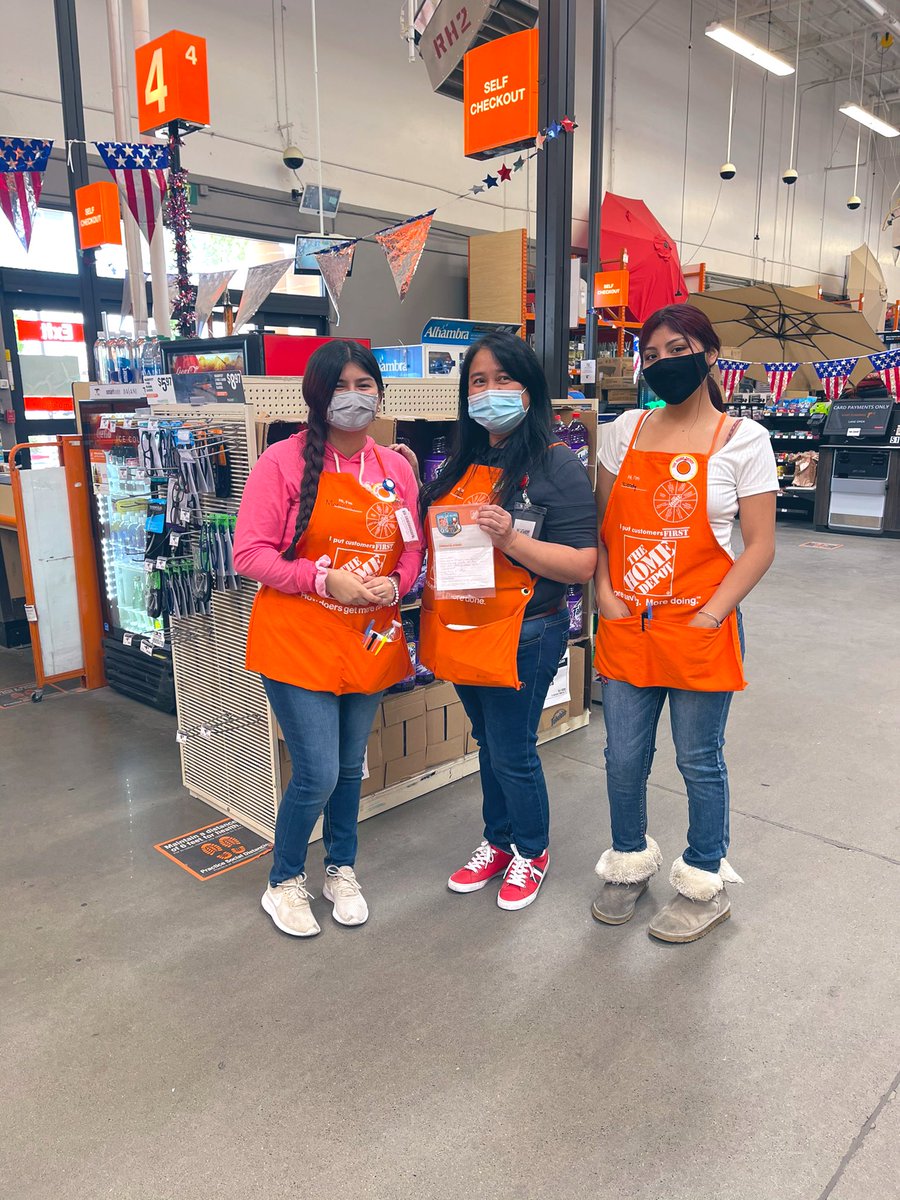 korina_suffia's tweet photo. Thank you Rizza for GETting our cashiers involved in lead generation! #LeadByExample #651Proud #FlorinPride https://t.co/LSa0TLStGh