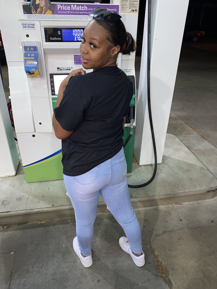 xojichaaa's tweet photo. @9DimeAggies heyyy y’all ! my name is Jicha (call me cha cha)... I’m a social work student, I’m NCAT 24’, and I’m from Fayetteville, NC🥰 https://t.co/6y54VlSOJz