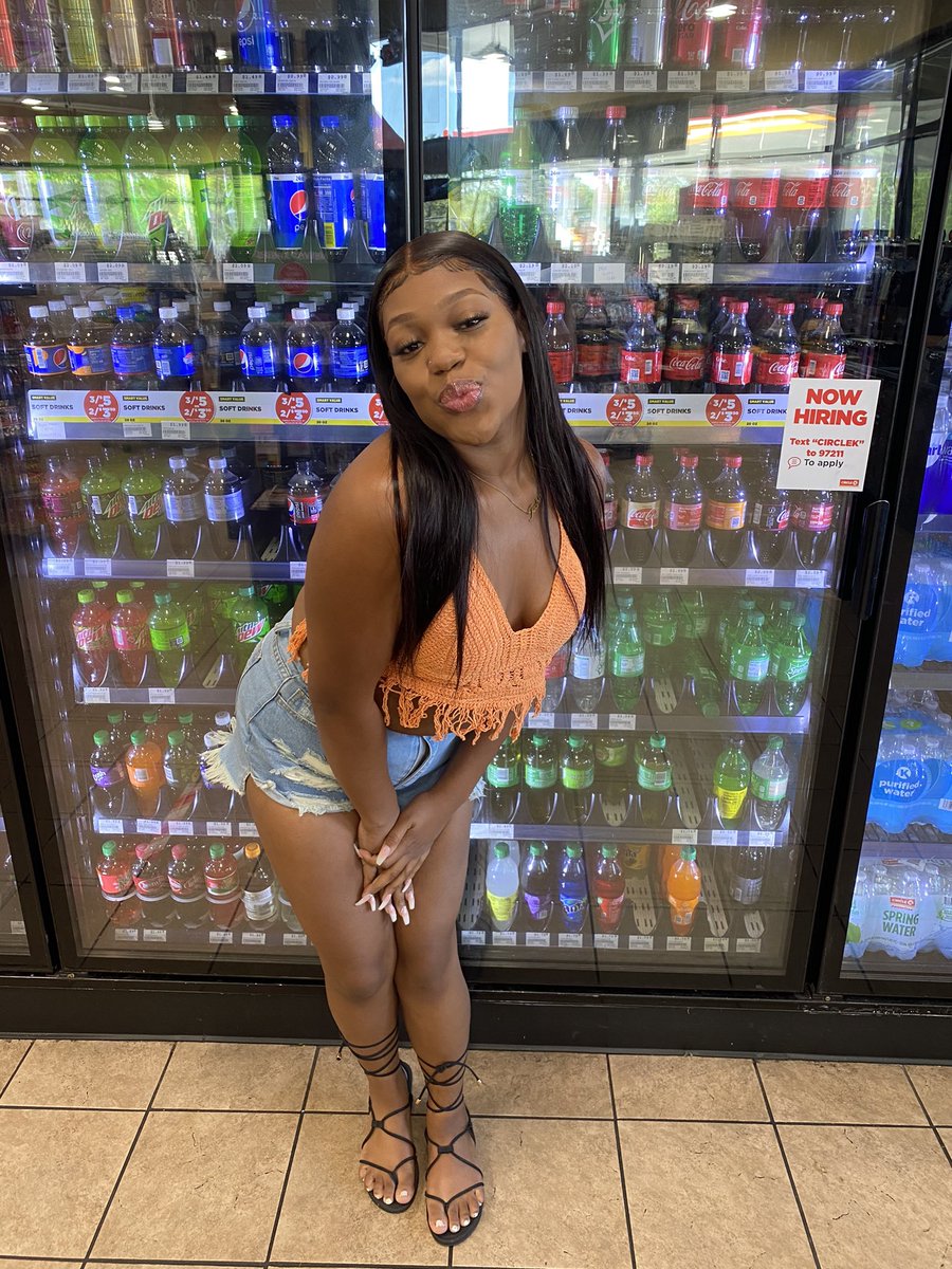 xojichaaa's tweet photo. @9DimeAggies heyyy y’all ! my name is Jicha (call me cha cha)... I’m a social work student, I’m NCAT 24’, and I’m from Fayetteville, NC🥰 https://t.co/6y54VlSOJz