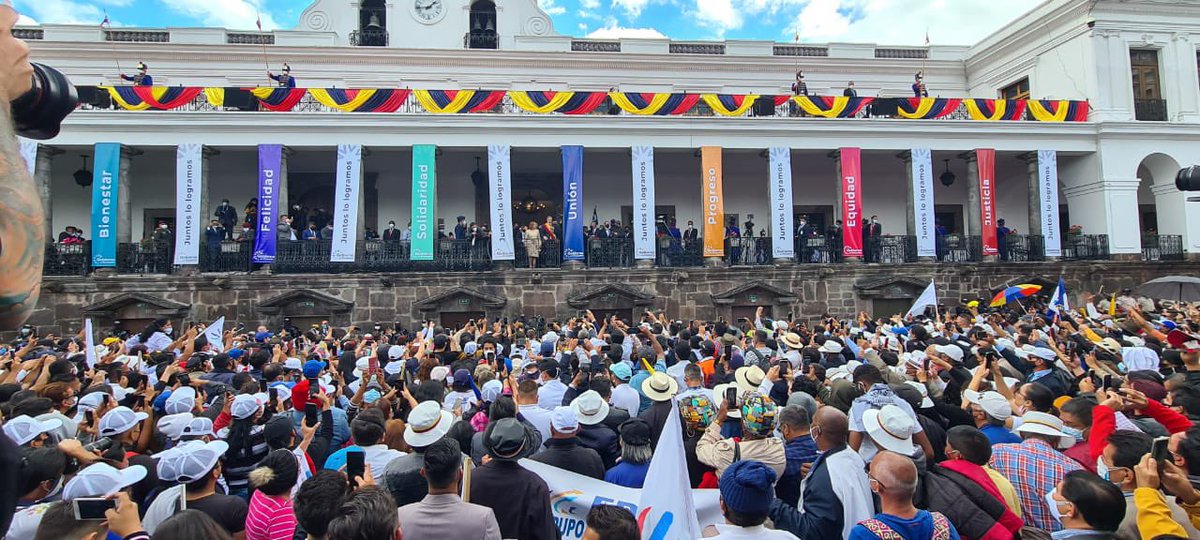 Invoco las palabras del presidente Jaime Roldós, en el pretil del Palacio de Carondelet, ante los ecuatorianos. 

¡Mi poder en la Constitución, y mi corazón en el pueblo ecuatoriano! 🇪🇨

#GobiernoDelEncuentro
#JuntosLoLogramos