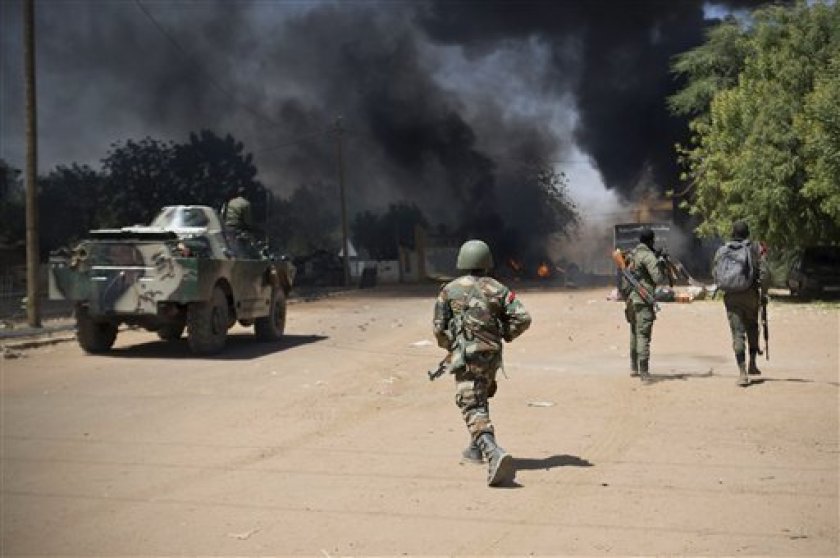 اعتقال رئيس مالي ورئيس الوزراء في قاعدة عسكرية