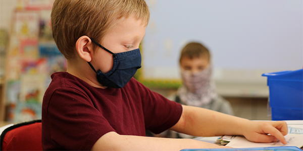 MehlvilleSD's tweet image. The best way to maintain your child&apos;s reading skills over the summer is to just keep reading! Our elementary librarians compiled a list of recommended titles for you and your child to enjoy this summer: bit.ly/msdr9readingre… #msdr9