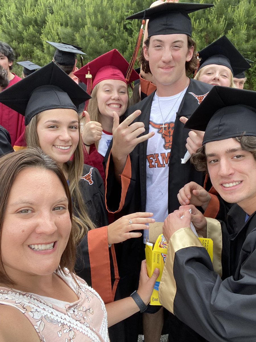 jlclark21's tweet photo. It was so great seeing this year’s seniors at McCleskey one more time before they graduate! @McCleskey_MS @TiffanyBeninco1 @MO_Keeffe @Janmit47 https://t.co/igomgtDGn3