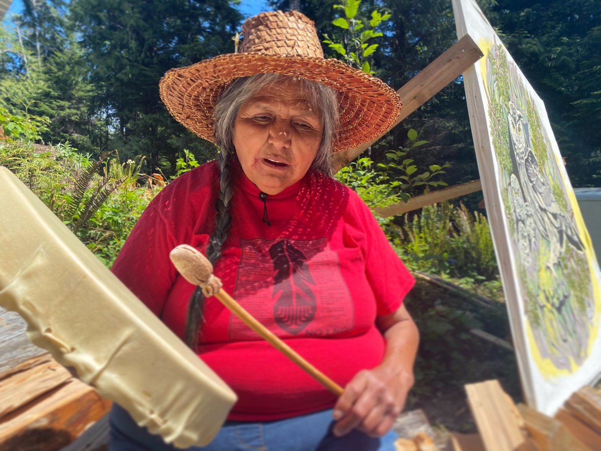 emileegilpin's tweet photo. “Grandma Rose” has spent the majority of her life standing up for the land and for Indigenous Peoples since she was stolen from her community during the 60s scoop. She has been sharing songs, teachings and a lot of time and energy these past days at the #FairyCreek blockades. https://t.co/aL6VcYUrJv