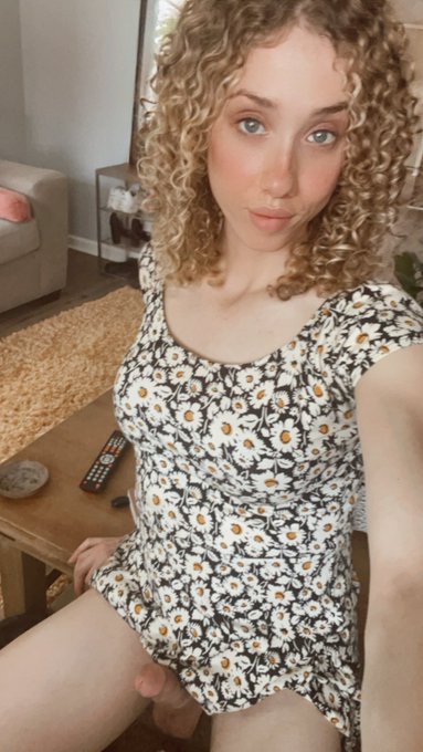 Will you suck me off in the living room? https://t.co/lASf55CPvt