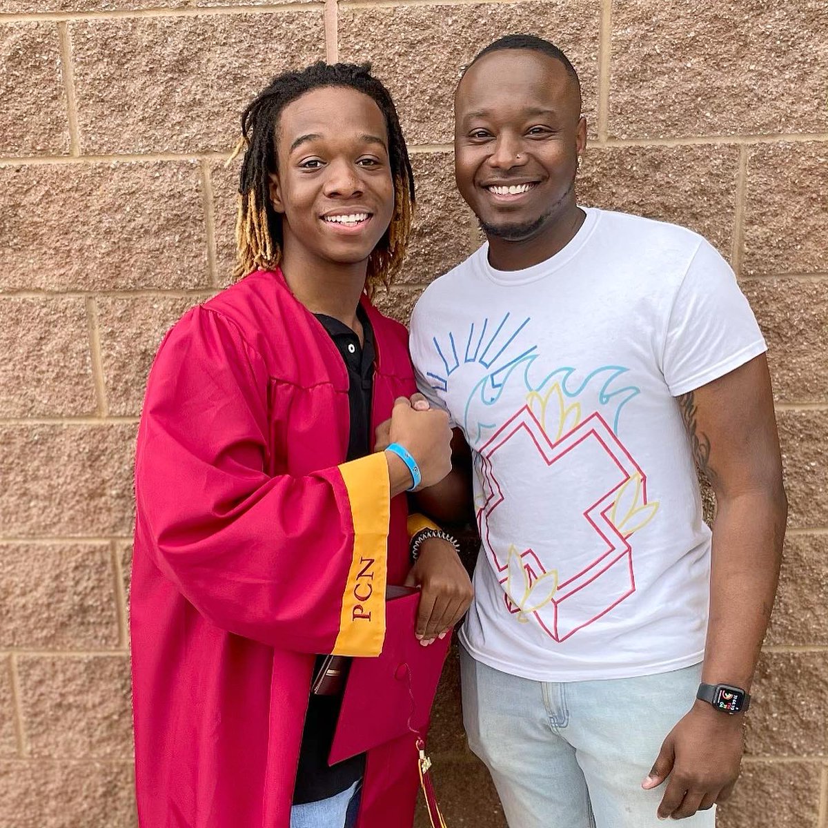 OVO_Diamond's tweet photo. Again lil bro, I’m proud of you. Last one to graduate high school, now on to the next chapter🎓👏🏾 #Classof2021 #MyDeuce https://t.co/tVOtuhiHud